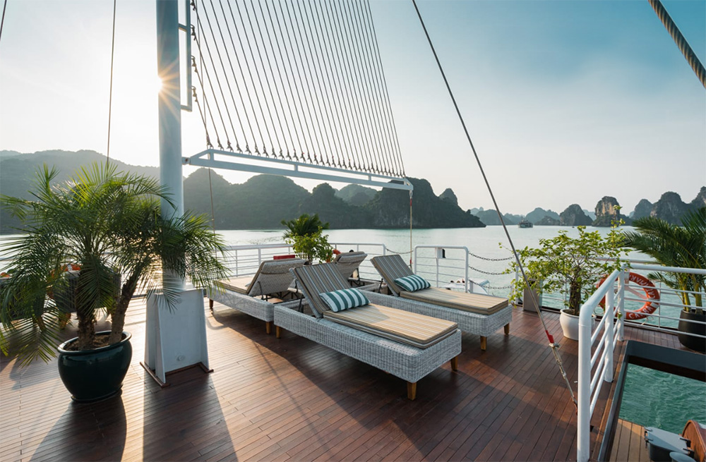 Cruise in Halong bay