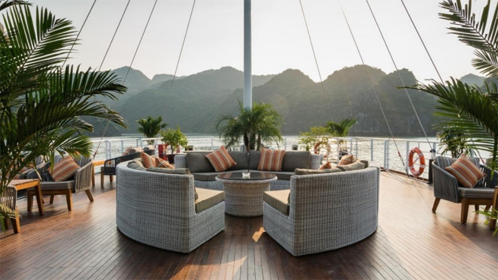 Cruise in Halong bay