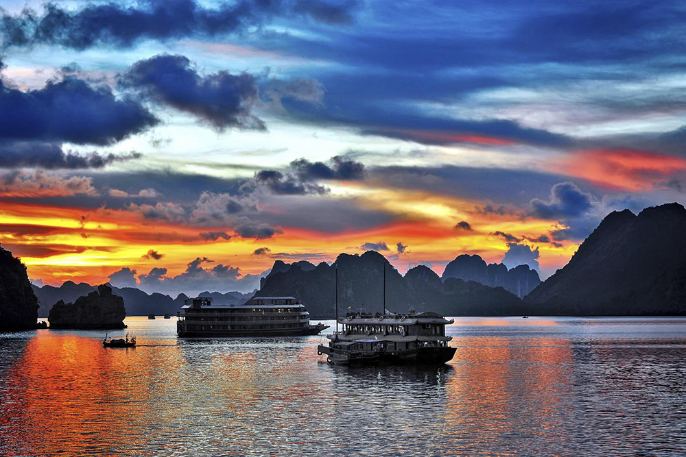 Cruise in Halong bay